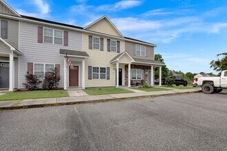 502 Oyster Rock Ln in Sneads Ferry, NC - Building Photo - Building Photo