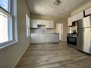 10 Belknap St, Unit 3 in Somerville, MA - Foto de edificio - Building Photo
