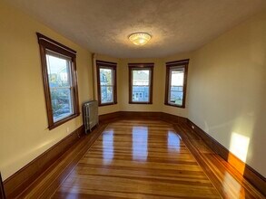 45 Montvale St, Unit 1 in Boston, MA - Foto de edificio - Building Photo