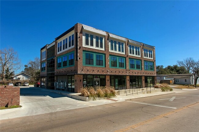 305 W 27th St, Unit 118 in Bryan, TX - Foto de edificio - Building Photo