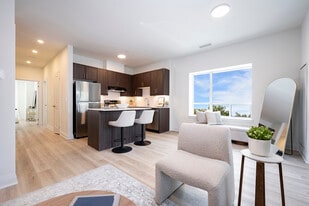 Stone West in Hamilton, ON - Building Photo