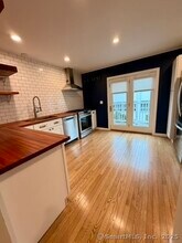 28 3rd St in Stamford, CT - Foto de edificio - Building Photo