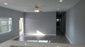 217 NW 12th St in Pompano Beach, FL - Building Photo