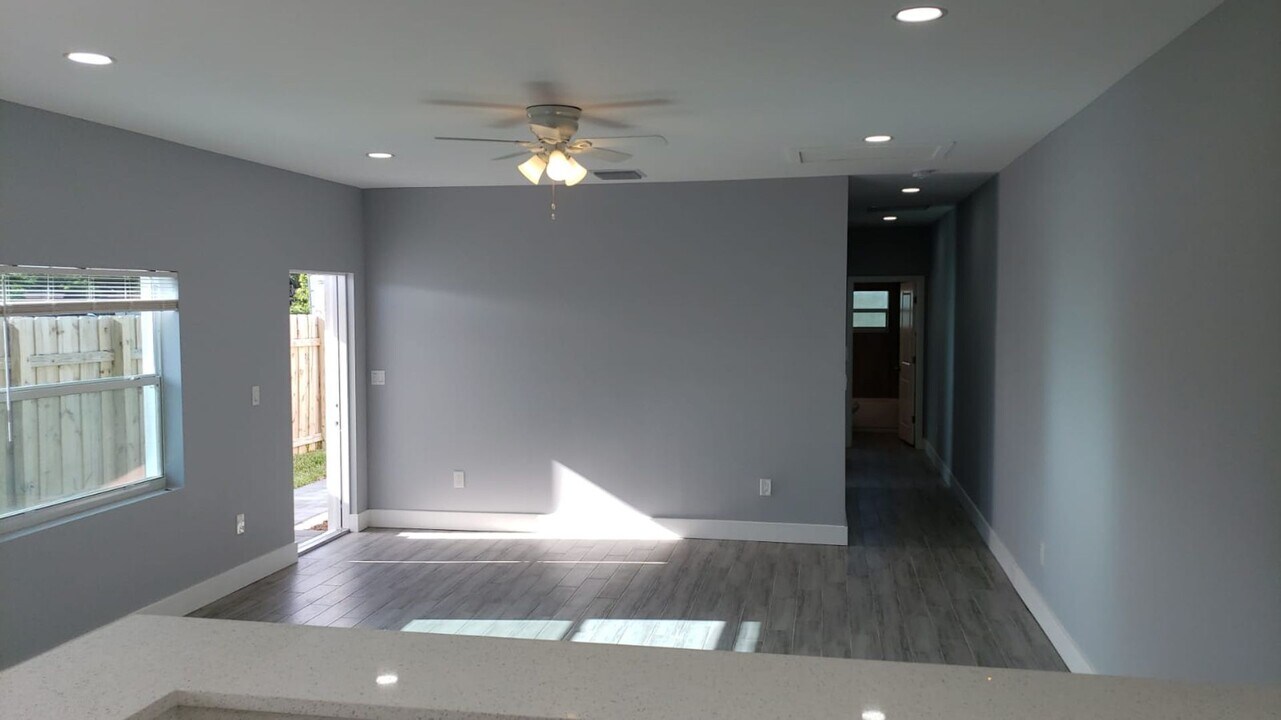 217 NW 12th St in Pompano Beach, FL - Building Photo