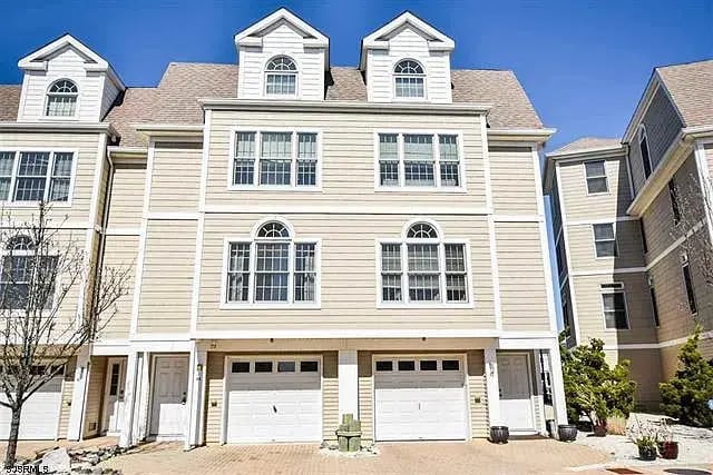 property at 4 Chelsea Ct