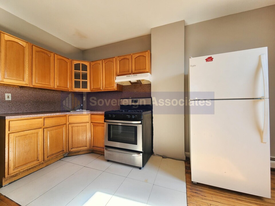215 W 3rd St in Mount Vernon, NY - Building Photo