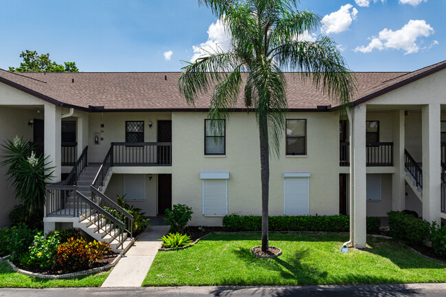 Central Park South in Ft. Myers, FL - Building Photo - Building Photo