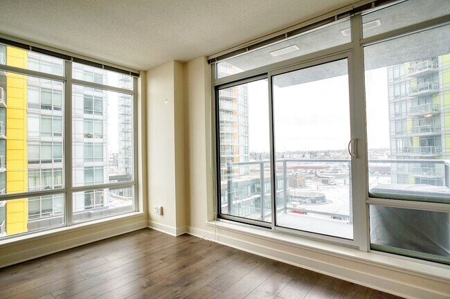 10 Brentwood Rd NW in Calgary, AB - Building Photo - Building Photo