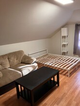 2101 Scott Rd in Cheshire, CT - Foto de edificio - Building Photo