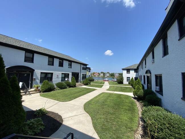 406 Deal Lake in Asbury Park, NJ - Foto de edificio - Building Photo