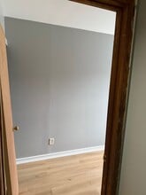 9221 W Allyn St in Milwaukee, WI - Foto de edificio - Building Photo