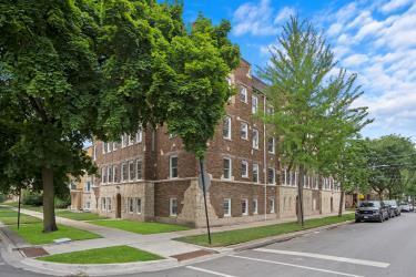 3035 W Rosemont Ave in Chicago, IL - Building Photo