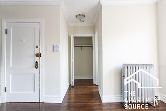 1056 W Lill Ave, Unit 2 in Chicago, IL - Building Photo - Building Photo