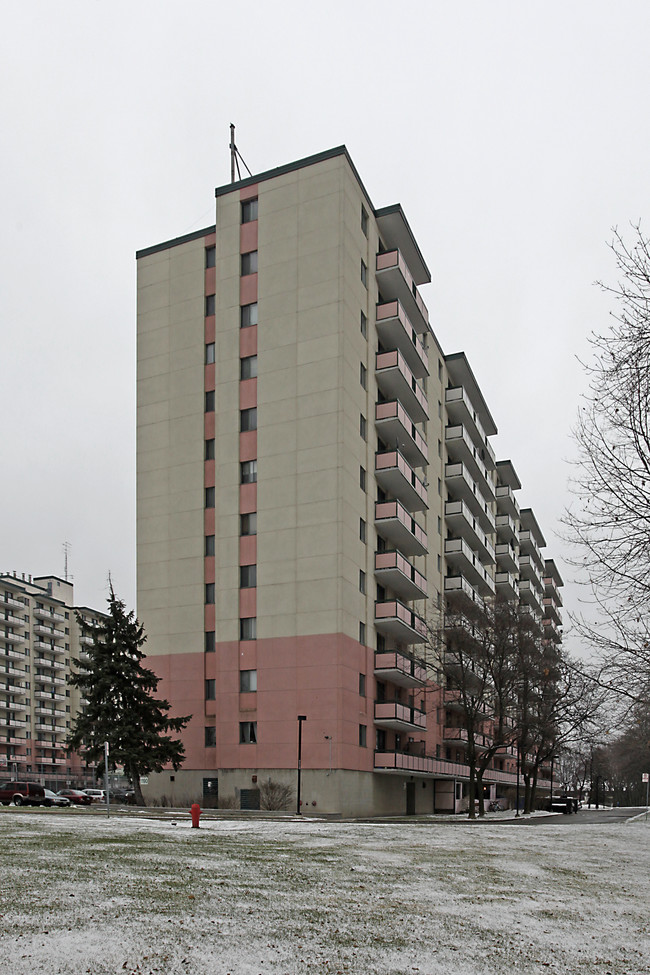 1190 Forestwood Dr in Mississauga, ON - Building Photo - Building Photo