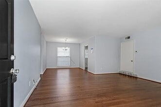 6556 St Moritz Ave in Dallas, TX - Building Photo - Building Photo