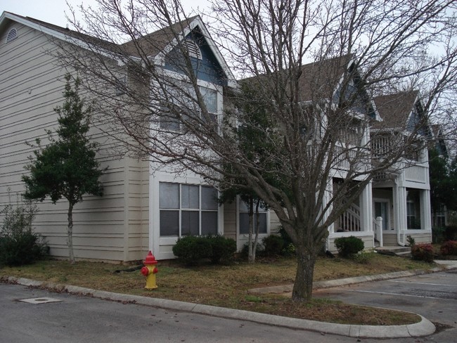 Creekwood & Heathwood Apartments in McMinnville, TN - Building Photo - Building Photo