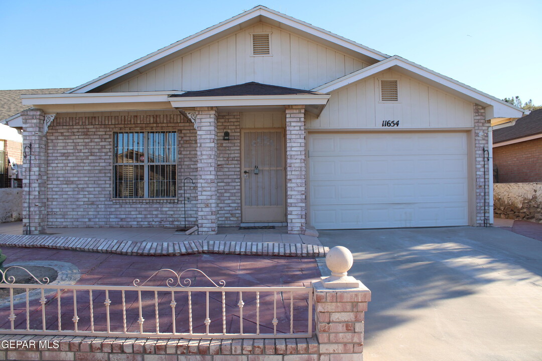 11654 Carlos Moran Ct in El Paso, TX - Building Photo