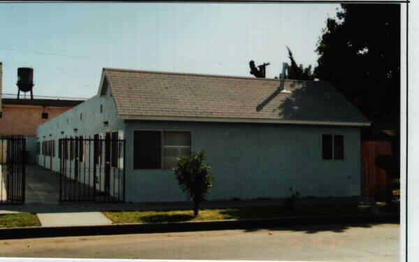 1430 W Parade St in Long Beach, CA - Building Photo