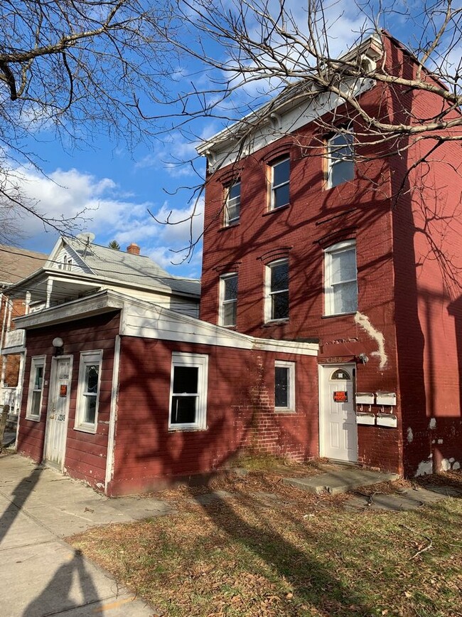 149 N Hamilton St in Poughkeepsie, NY - Building Photo - Building Photo