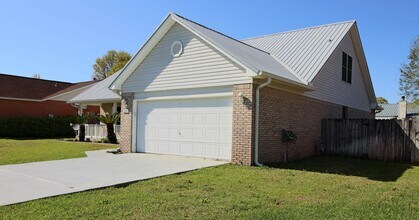 414 Whirlaway Ct in Crestview, FL - Building Photo - Building Photo