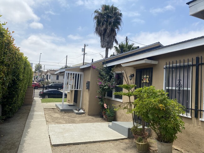 12610 S Figueroa St in Los Angeles, CA - Building Photo - Building Photo