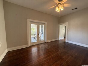 1207 McCullough Ave in San Antonio, TX - Foto de edificio - Building Photo