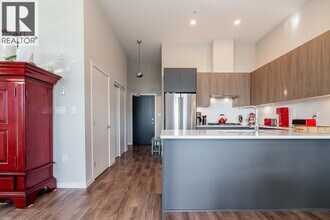 621-621 Regan Ave in Coquitlam, BC - Building Photo - Building Photo