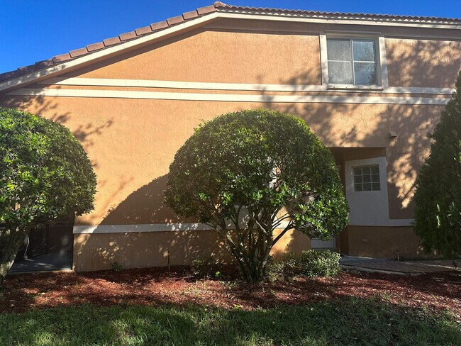 2121 Way in Sunrise, FL - Building Photo - Building Photo