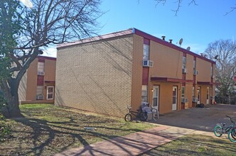 Oak Knoll Apartments in Weatherford, TX - Building Photo - Building Photo