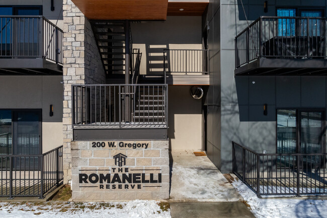 Romanelli Reserve Apartments in Kansas City, MO - Building Photo - Building Photo