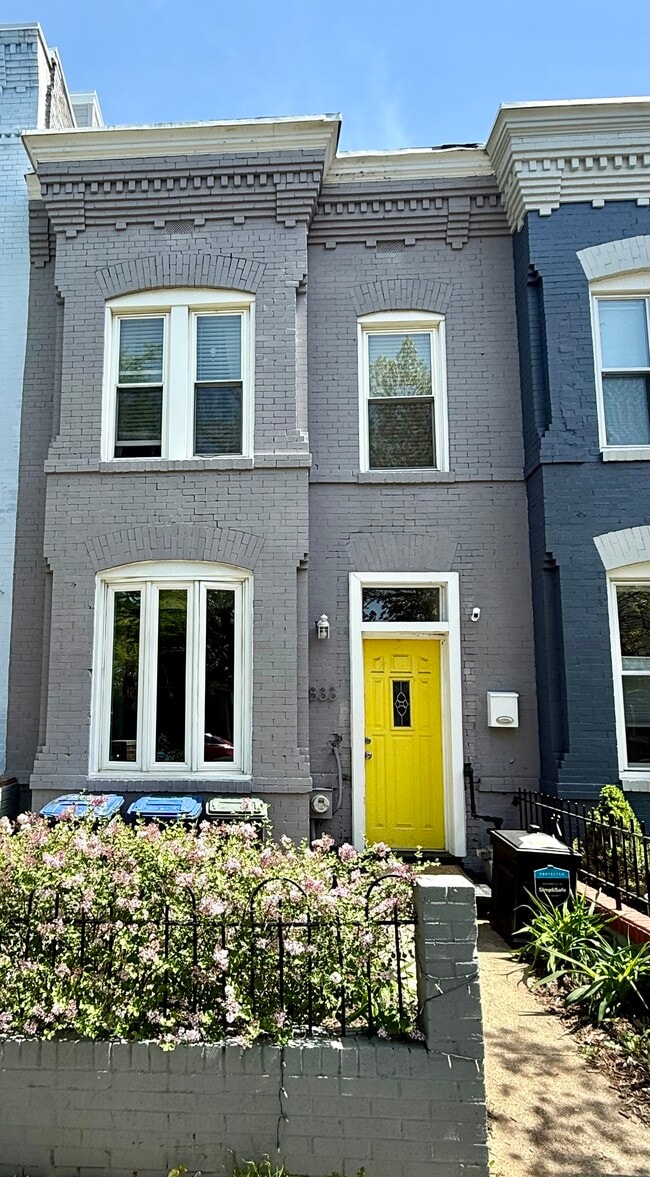 833 6th St NE in Washington, DC - Foto de edificio - Building Photo