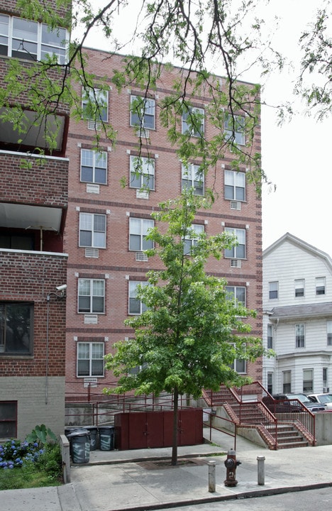 1710 Newkirk Avenue in Brooklyn, NY - Foto de edificio