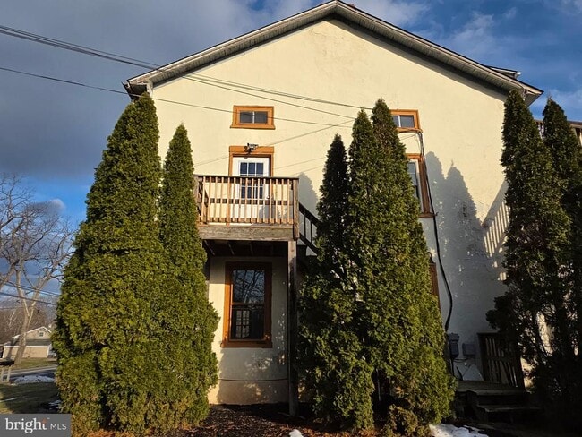 property at 2022 E Main St