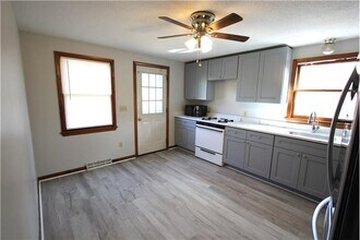 21 Moore Ave in Franklin, MA - Building Photo - Building Photo