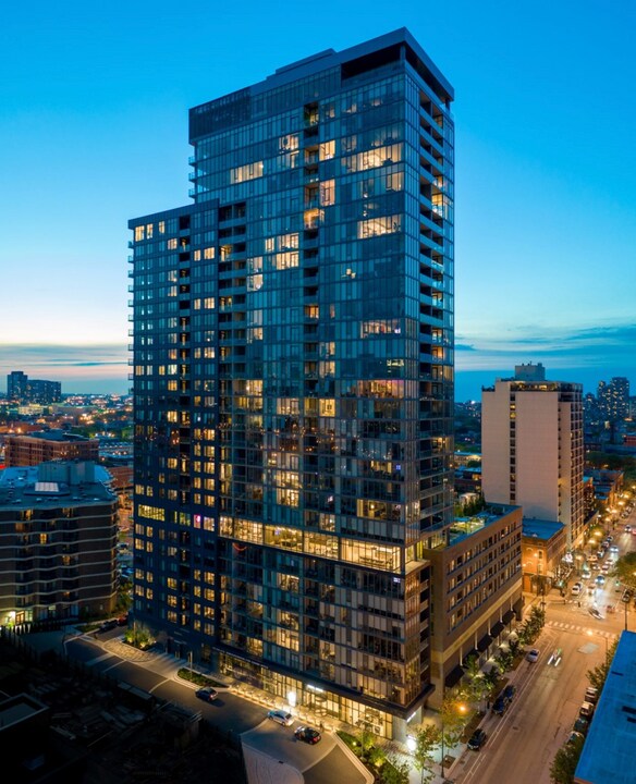 1212 N Wells St, Unit 1501 in Chicago, IL - Foto de edificio