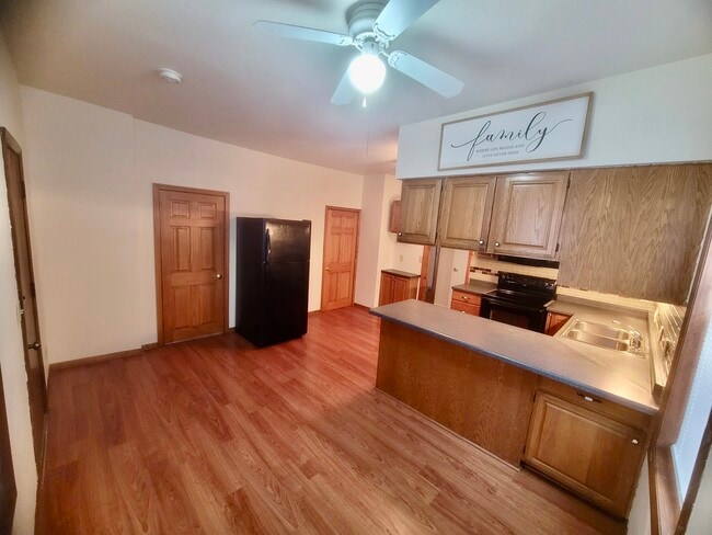 2159 S 11th St in Milwaukee, WI - Foto de edificio - Building Photo