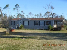450 Santa Anna St in Port St. Joe, FL - Building Photo