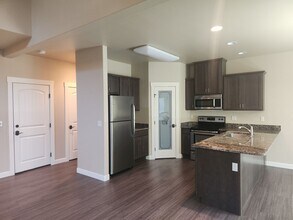 7214 W Chestnut Ave-Unit -n7214 W. Chestnut Ave in Yakima, WA - Building Photo - Building Photo