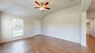 803 Meadow Brook Dr in Caldwell, TX - Building Photo - Building Photo