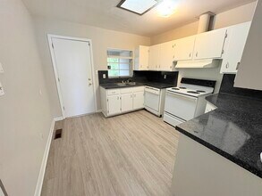 304 Barbourville Dr in Tallahassee, FL - Building Photo - Building Photo