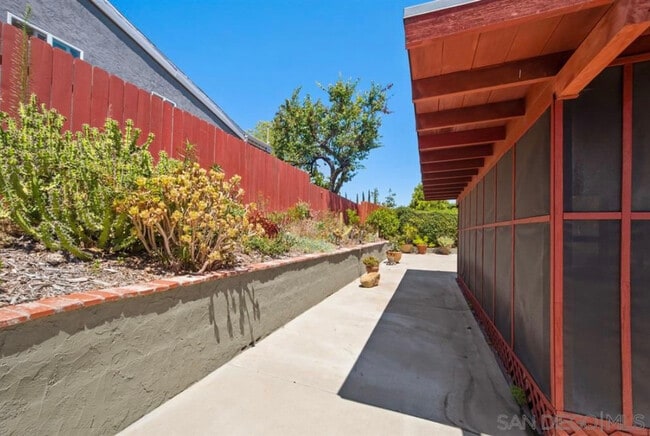 5296 Manhasset Dr in San Diego, CA - Building Photo - Building Photo
