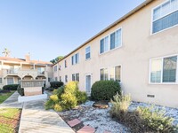 6150 Hazeltine Ave in Van Nuys, CA - Building Photo - Interior Photo