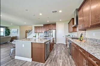 218 Newport Pier Way in Oceanside, CA - Foto de edificio - Building Photo