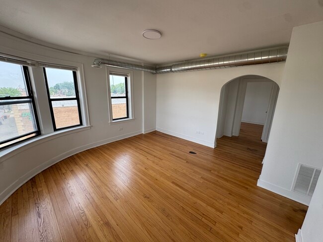 1553 W 94th St, Unit 201 in Chicago, IL - Foto de edificio - Building Photo