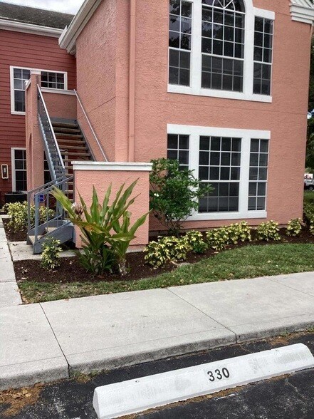 1011 Crystal Way, Unit G in Delray Beach, FL - Building Photo