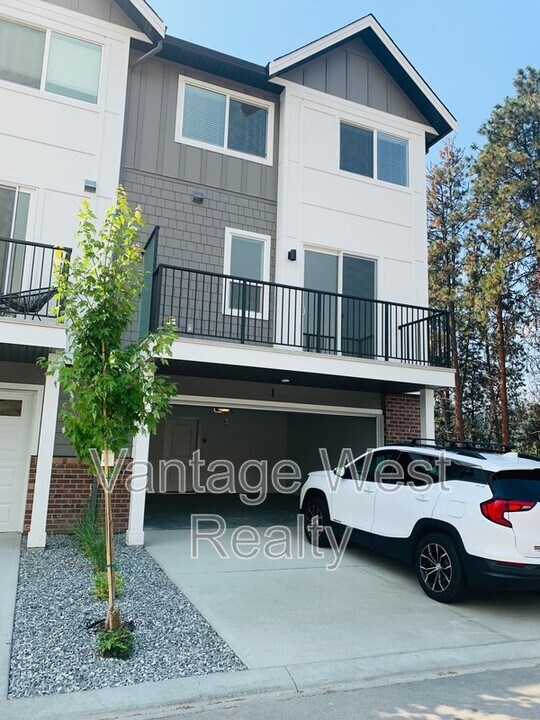 12075-12075 Oceola Rd in Lake Country, BC - Building Photo