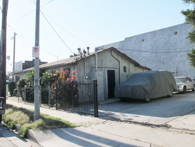 7601 S Main St in Los Angeles, CA - Building Photo - Building Photo