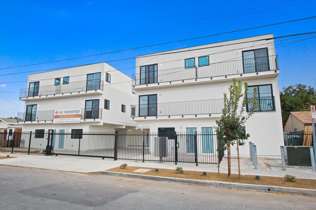 7636 Morella Ave in North Hollywood, CA - Building Photo