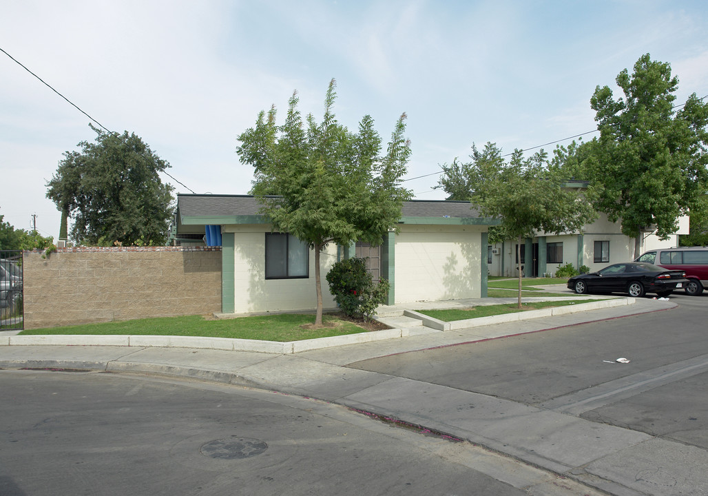 Sunset Terrace II in Reedley, CA - Building Photo