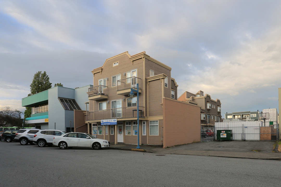 12040 2nd Ave in Richmond, BC - Building Photo